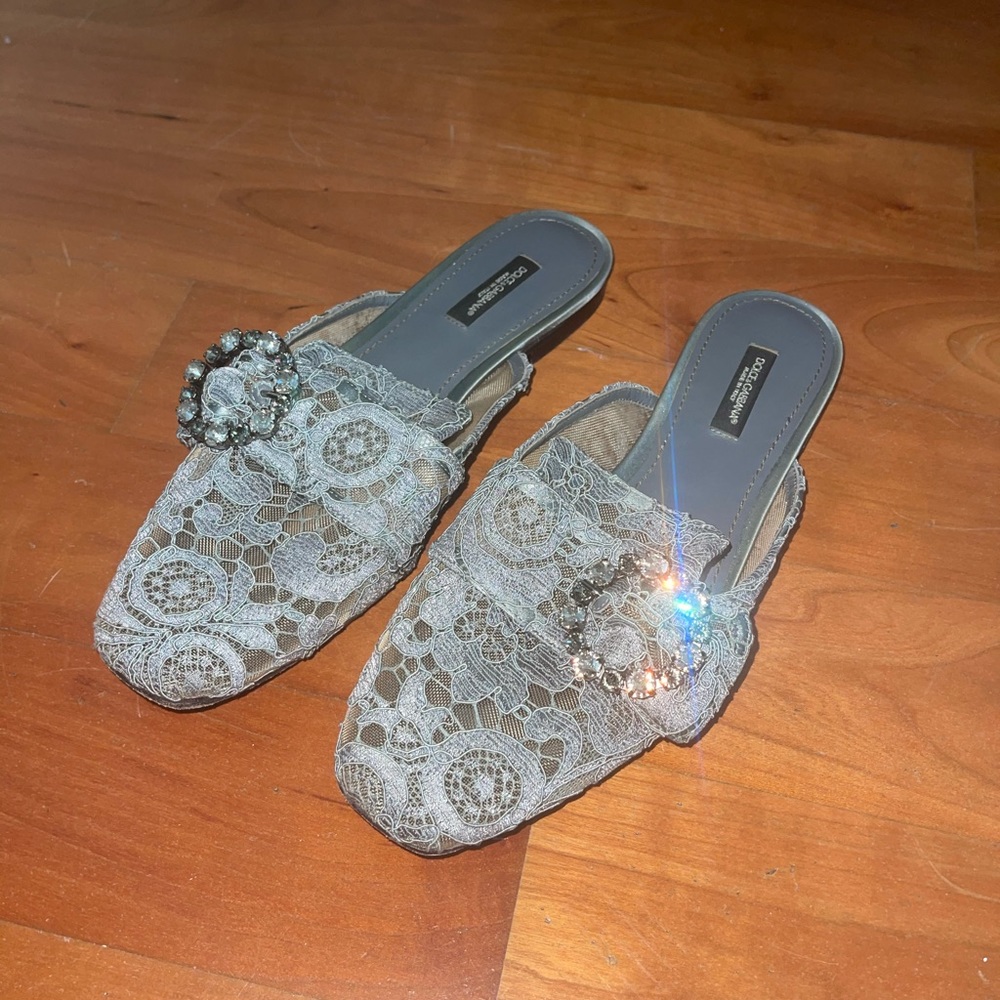 Beautiful flat shoes in a good condition